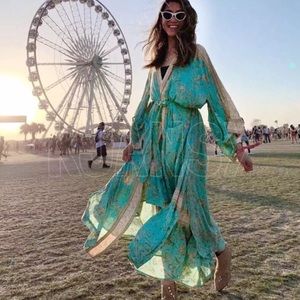 RESTOCKED! 5⭐️ Bohemian Floral Kimono